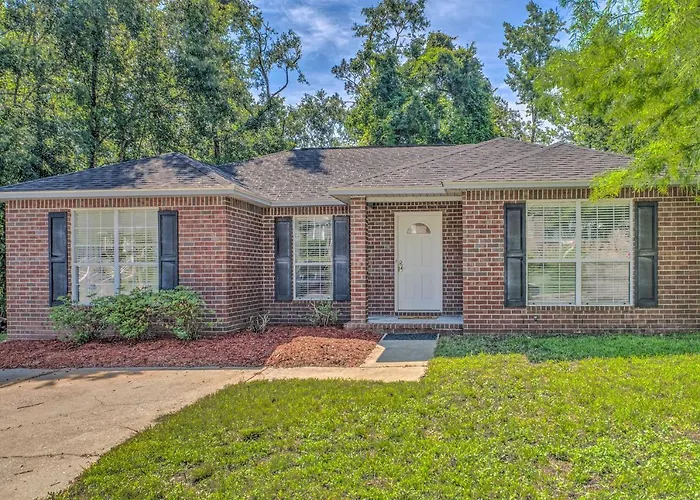 Home 10 Mi To Downtown Pensacola: Pets Welcome!