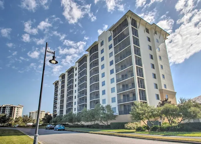 'The Beachcomber' Escape W/ Club Amenities!