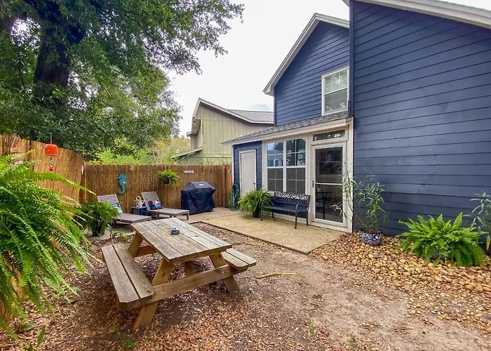 A-Frame Retreat In Pensacola, 10 Mi To Dtwn
