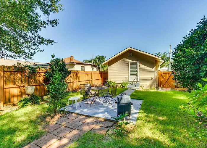 Pet-Friendly Pensacola Home W/ Patio & Yard!