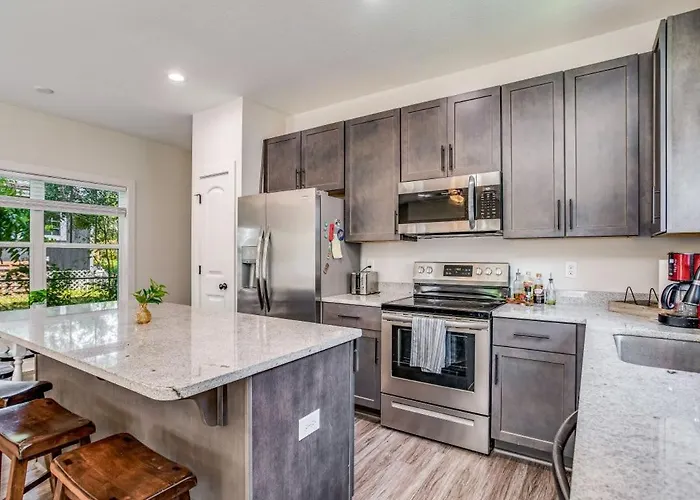 Beach Flow Bungalow-Mins To Downtown-Dining-Base