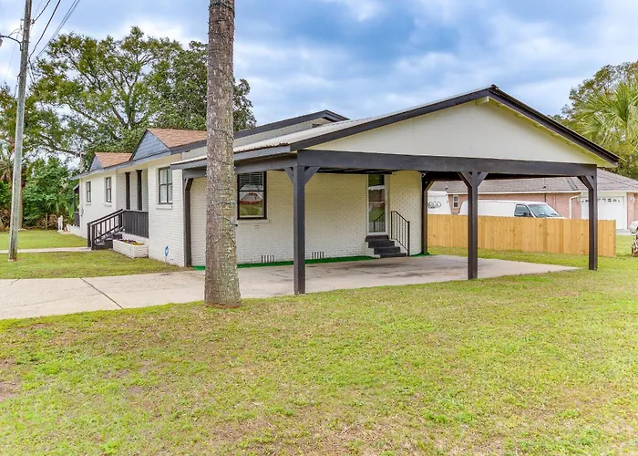 Pensacola Home W/ Covered Patio: 1 Mi To Downtown!