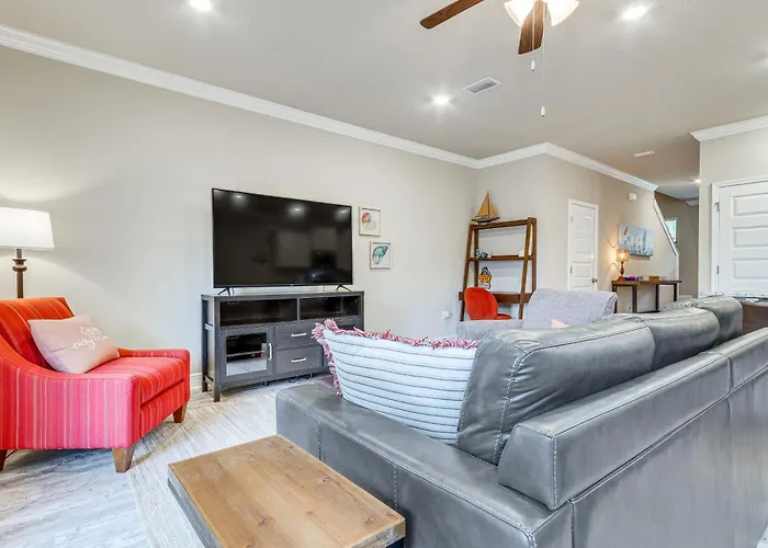 Pensacola Vacation Rental W/ Community Pool!