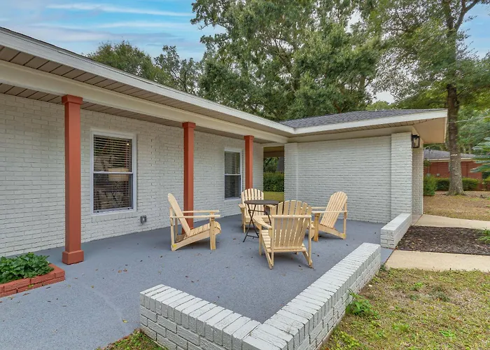 Updated Pensacola Home ~ 7 Mi To Beach!