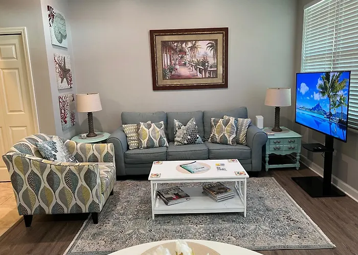Lovely 3-Bedroom Beach Condo! Walk To Shop Or Eat!