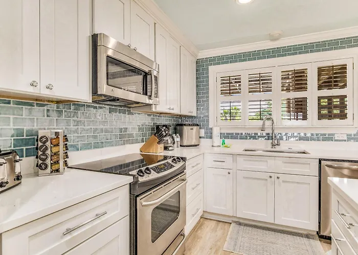 Walk To Florabama From Renovated Ground Floor 2Bd-2Ba With Pickleball, Boat Slips