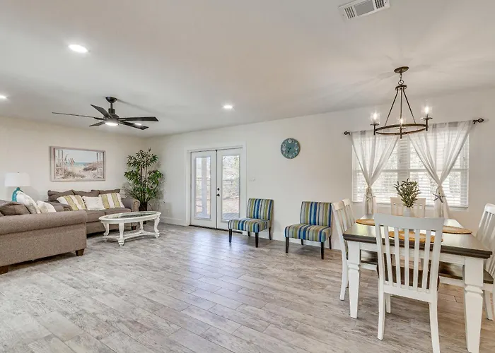 Modern Pensacola Home ~ 6 Mi To Beach!