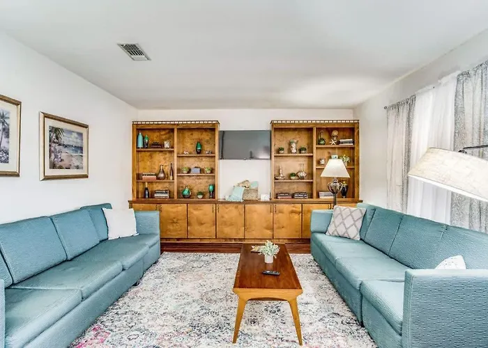 Brilliant In Bellview-Back Unit-- Mins To Nas Pensacola, Beach, Shopping