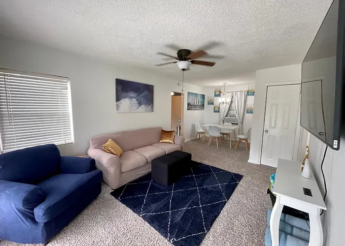 Pet Friendly, 5 Minutes To Town, 20 Miles To The Beach