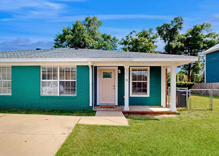 Downtown Duplex W/ Fire Pit: 1 Mi To Waterfront