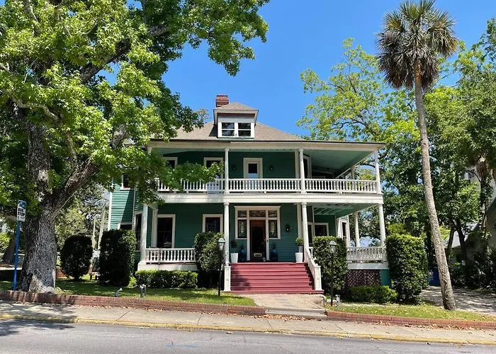 Large Historical Home For Groups Walk To Downtown!