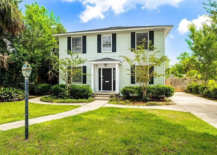 East Hill Manor With 2 Kitchens Near Beach & Downtwn