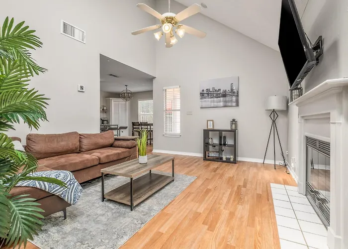 Charming Urban Family Home Near Beaches & Downtown