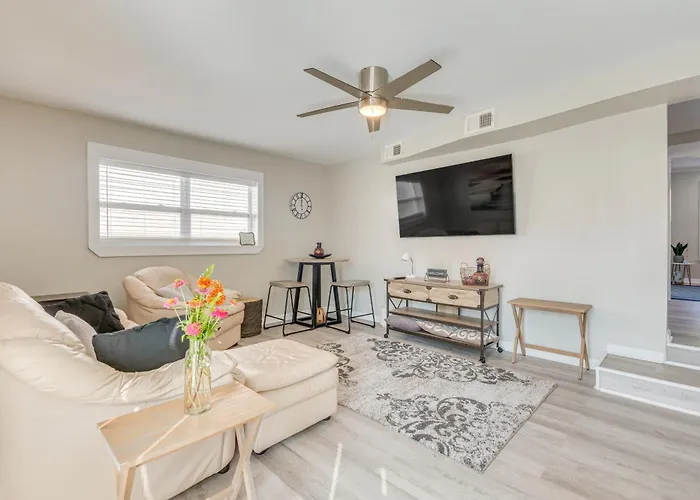 1 Mi To Dtwn: Home W/ Furnished Patio In Pensacola