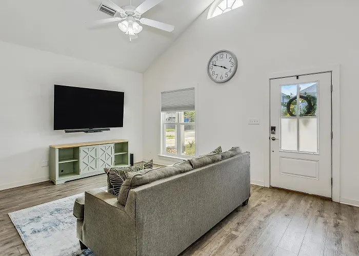 Coastal Cozy - 3B Pensacola Home