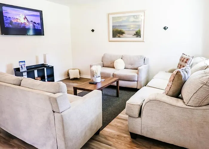 Close To Downtown, Beaches, And Nas!