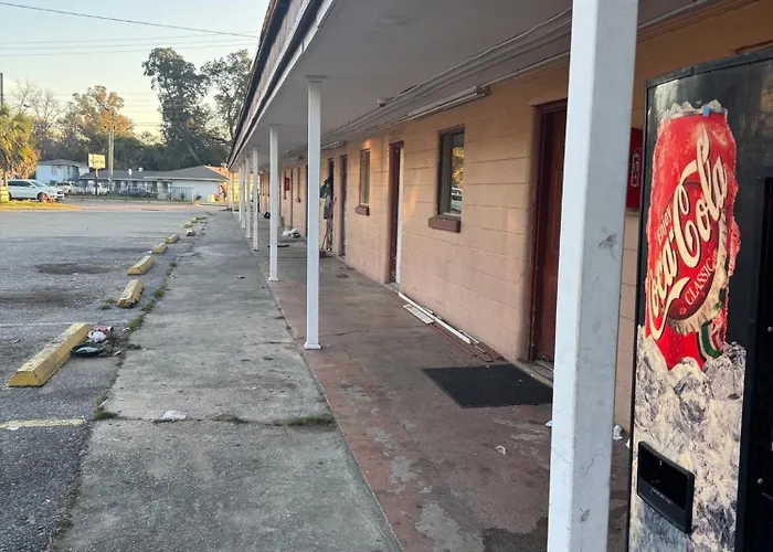 Royal Arms Motel