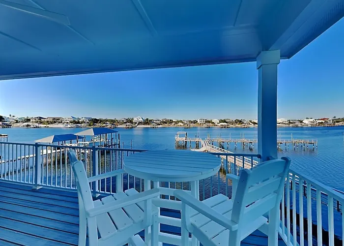 Yacht Harbor House