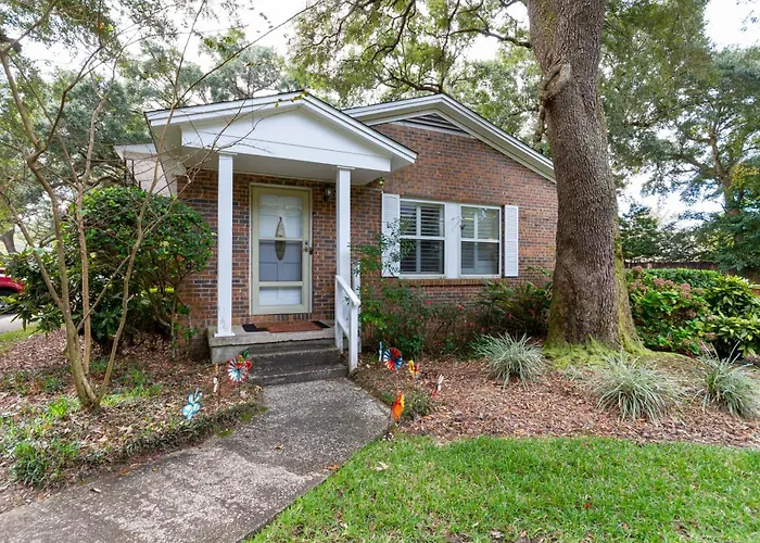 Quiet Condo ~ 10 Mi To Dtwn Pensacola