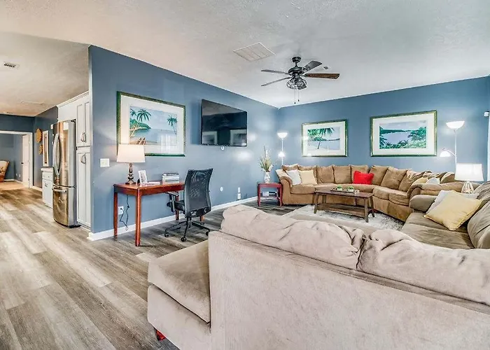 Private Patio & Close To Beach Coastal Cottage