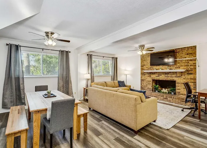 Near Downtown Beach Main House - Woodland Escape