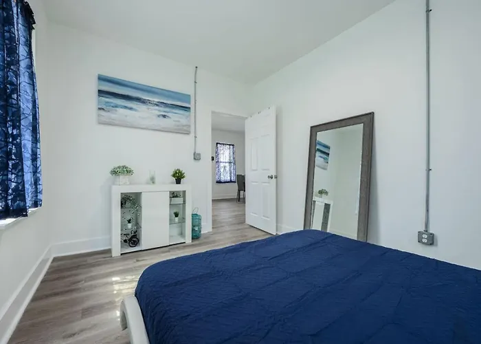 Unit 10 Cozy Convenient Near All Pensacola Offers