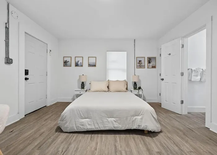 Unit 2 Comfortable Studio Minutes To Beaches And Nas