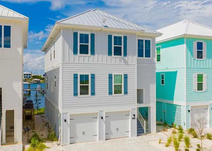 Yacht Harbor House