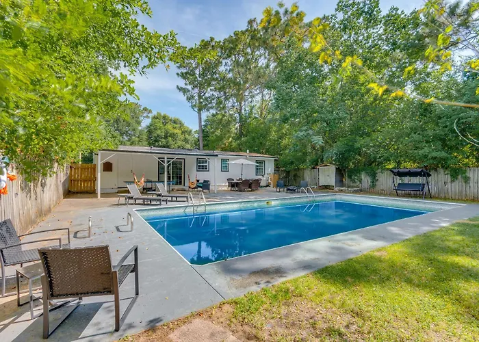 Game, Swim & Explore: Family Home In Pensacola