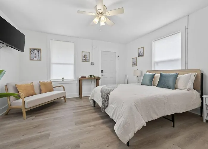 Unit 4 Charming Private Studio Cottage