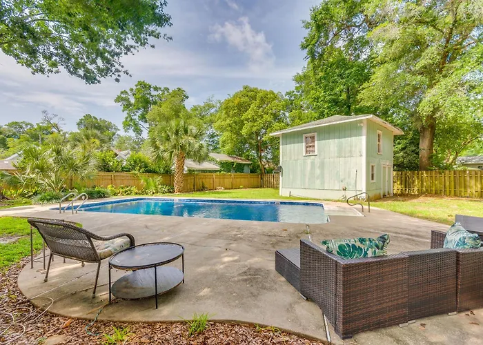 < 2 Mi To Dtwn Pensacola: Peaceful Home W/ Patio