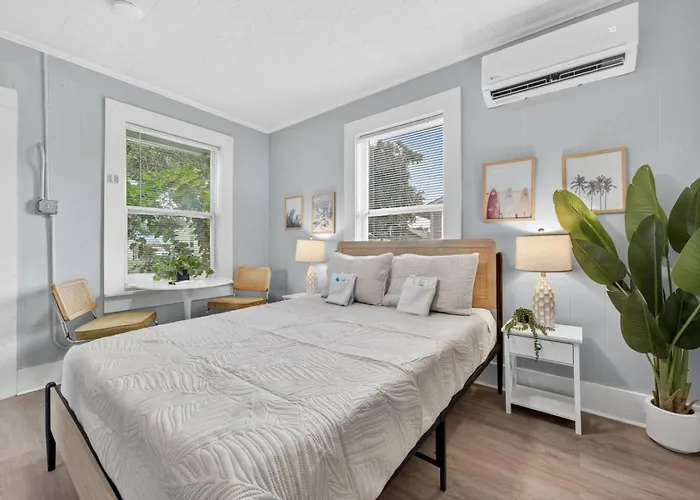 Unit 13 Cute Small Studio Near Downtown