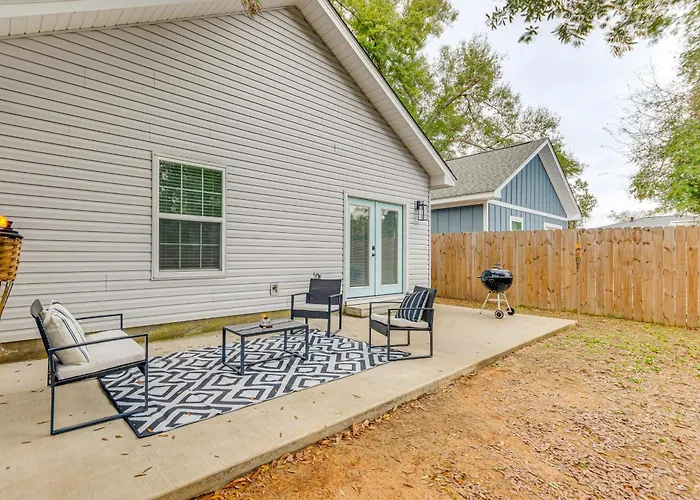 1 Mi To Dtwn: Pet-Friendly Pensacola Getaway!