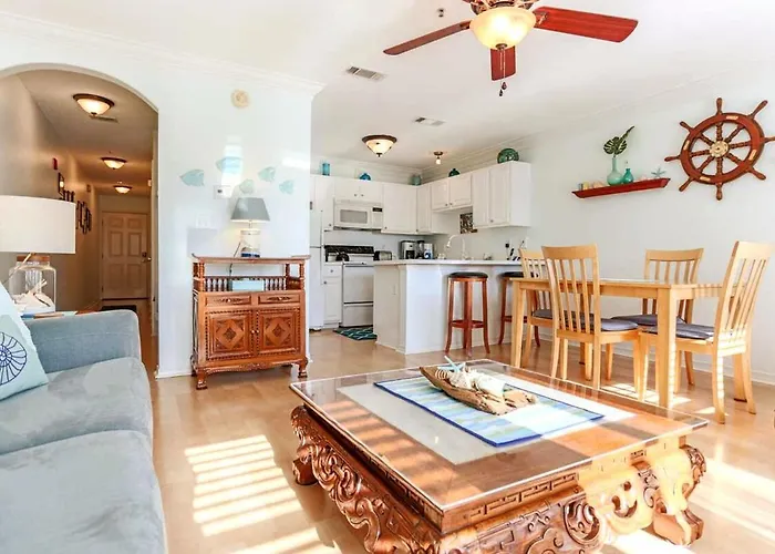 Quiet Condo Pool View Walk To Beach Family Friendly