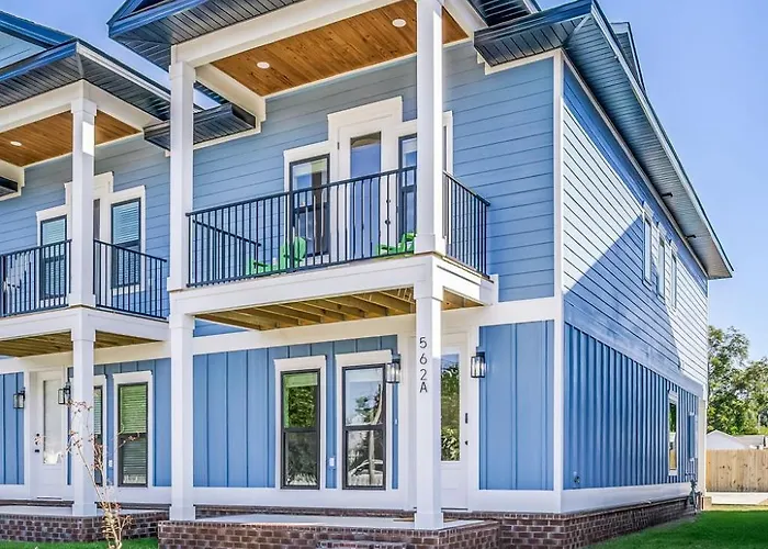Downtown Sea Escape II
