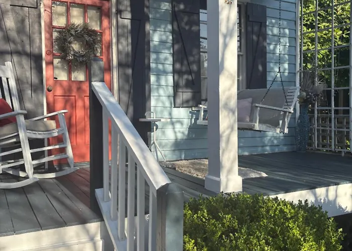 Historical Downtown Lind House Studio