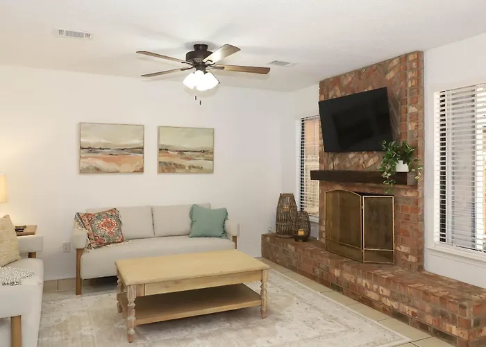 Cozy Pensacola 3-Bedroom, Centrally Located