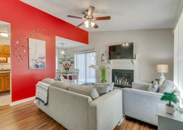 Pensacola Condo W/ Patio By Hospitals & Dining