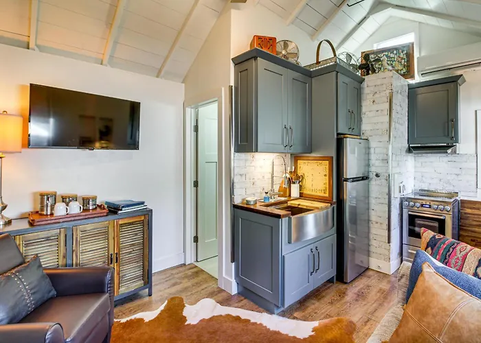 Pensacola Tiny House < 1 Mi To Bayview Park!