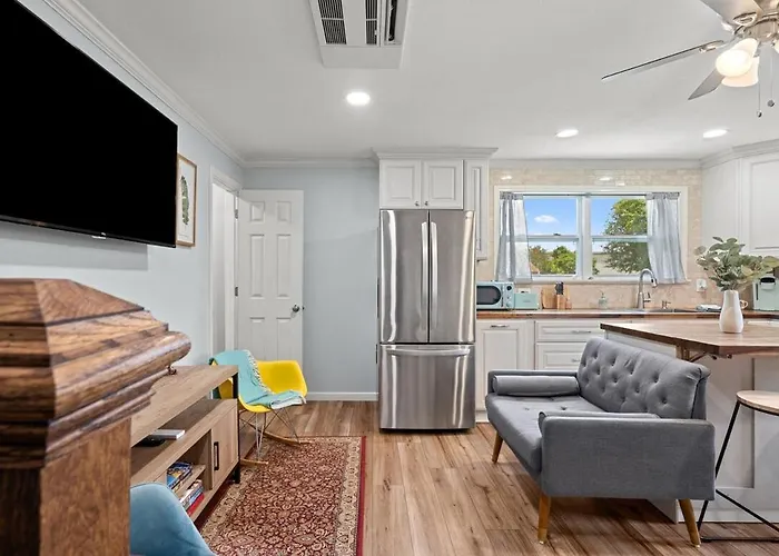 Tiny House Retreat Hot Tub Cozy