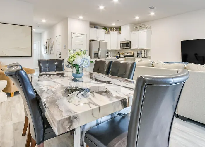 8 Mi To Dtwn Pensacola: Modern Escape W/ Patio!