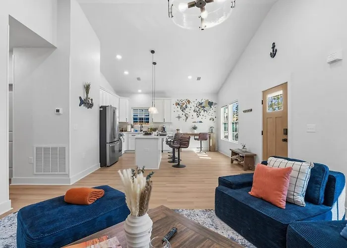 New-3 Bedroom House - 5 Mins From Nas , 7 Mins Downtown, 15 Mins From The Beaches