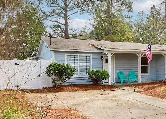 Fun In The Sun W/ Family - Pensacola Duplex + Yard