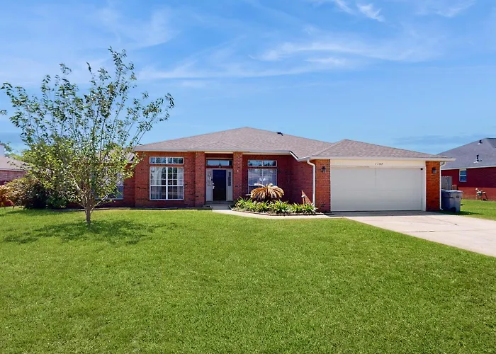Gorgeous Pet Friendly Coastal Home With Plenty Of Space And Easy Beach Access