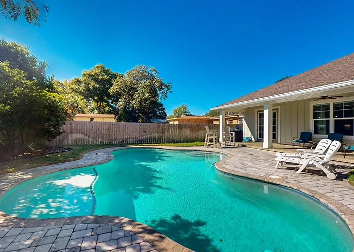 Contemporary Dog-Friendly Retreat With Pool & Patio - Near Shops & Attractions
