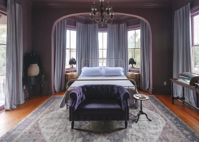 The Gilded Lady - The Socialite Suite