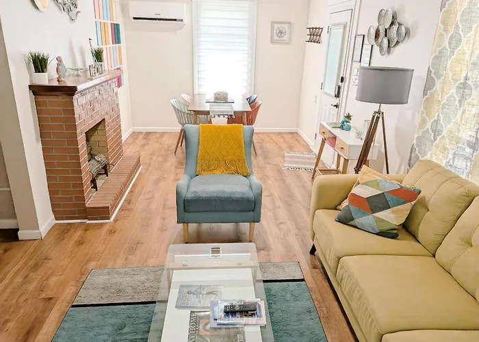 2 Bedroom Quaint Private Bungalow Nr Downtown & Beaches