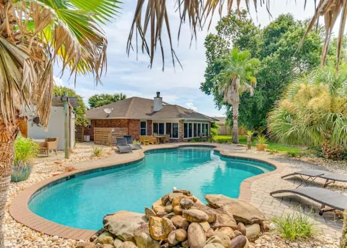 Beautiful Home- Salt Water Pool