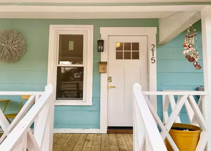 The Cozy Cottage- Close To Everything!