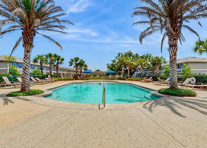 Two-Story Townhome Near The Beach With Wifi Washer And Dryer